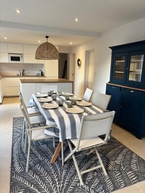 Dining - 6-bedroom house within walking distance of town and beaches, Locmariaquer - sleeps 10 (Locmariaquer)