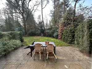 Outdoor dining - Heerlijk knus vakantiehuisje in het bos. (Otterlo)