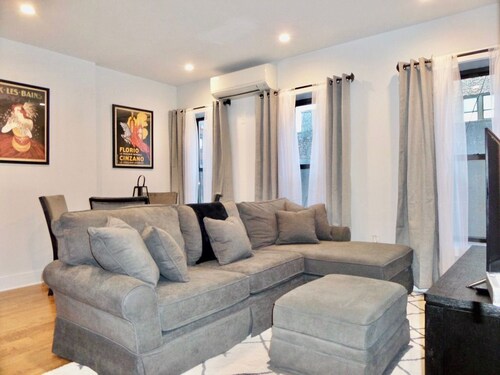 Large Manhattan 2 bedroom with full kitchen, washer dryer, and bathroom