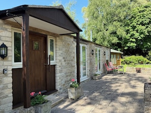 Cottage | Exterior detail - Meadow Lodge (Cirencester)