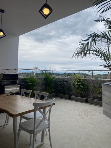 2 pisos con parrilla y terraza