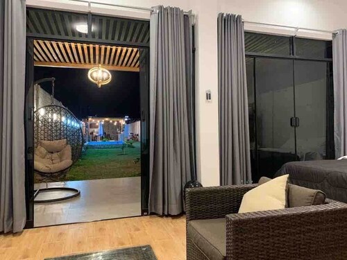 Casa en Ica con amplias áreas verdes, piscina, bbq