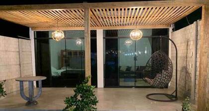 Casa en Ica con amplias áreas verdes, piscina, bbq