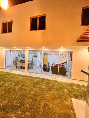 Terrace/patio - Casa de estreno con piscina, parrilla, jardín (Ica)