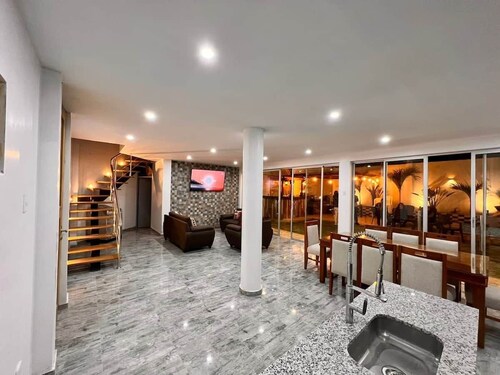Casa de estreno con piscina, parrilla, jardín