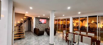 Casa de estreno con piscina, parrilla, jardín