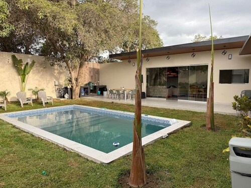 Casa en Ica con piscina, parrilla y gran jardín