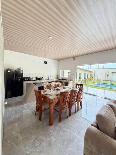 Casa en Ica con piscina, parrilla y gran jardín