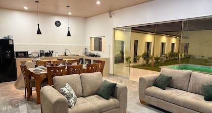 Casa en Ica con piscina, parrilla y gran jardín