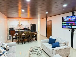 Living area - Casa piscina, jardín, parrilla (Ica)