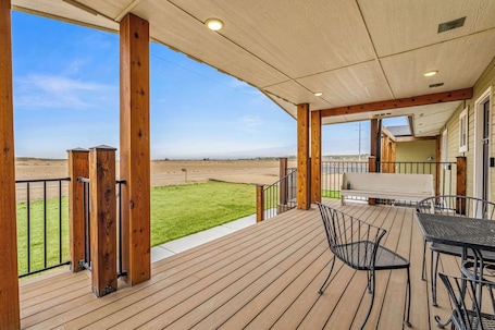 Outdoor dining. Big Foot Ranch Retreat – Spacious Idaho Home w/ View