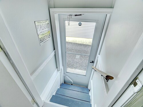Steps to PPB Boardwalk & Beach — 2BR w/ Parking, Beach Gear & Pet Friendly