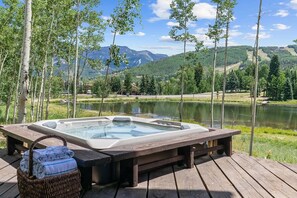 Bain à remous extérieur