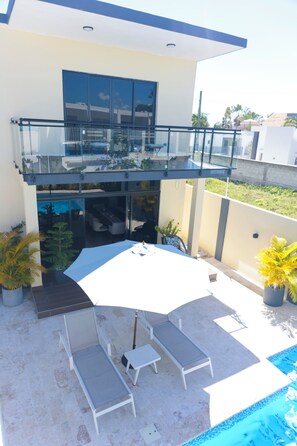 Outdoor dining - Villa Shorys: Free Electricity | 12Pax | Pool+Jacuzzi | A/C | Covered Parking (Punta Cana)