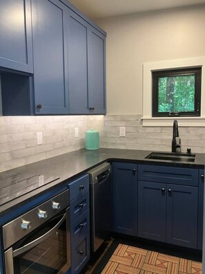 Fridge, microwave, oven, stovetop - Eclectic 1BR Tiny Home Deck in the Trees + Parking (Tryon)