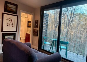 Books - Eclectic 1BR Tiny Home Deck in the Trees + Parking (Tryon)