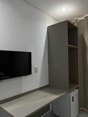 Desk, laptop workspace, free WiFi, bed sheets - Areião Park Hotel (Goiânia)