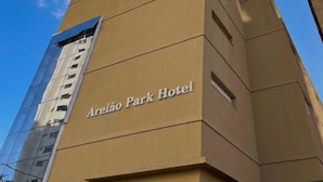 A modern hotel building with a clear sky. - Areião Park Hotel (Goiânia)