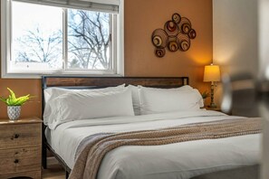 4 bedrooms, iron/ironing board, WiFi, bed sheets - Family Friendly Retreat with Game Room + Huge Yard (Arvada)