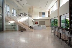 Lobby - Spacious 6BR Villa. Onyx Bar, Pool, Jacuzzi & Full Service (Casa de Campo)