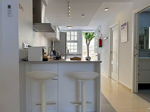 Fridge, microwave, dishwasher, coffee/tea maker - Apartamento La Muralla -  Ole Solutions (Jerez de la Frontera)
