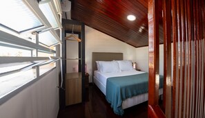 2 bedrooms, WiFi, bed sheets - Oceanfront Beach House with Pool (Caponga)