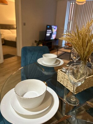 Dining - Super Comfy Condo in Manchester|Free Parking|Wi-Fi (Greater Manchester)