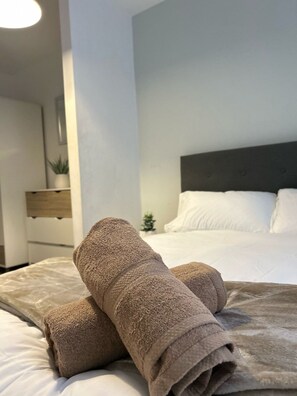 Iron/ironing board, free WiFi, bed sheets - Super Comfy Condo in Central Manchester|Free Parking|Wi-Fi (Greater Manchester)