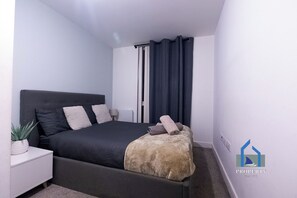 1 slaapkamer, een strijkplank/strijkijzer, gratis wifi, beddengoed