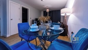 Dining - Super Comfy Condo in Central Manchester|Free Parking|Wi-Fi (Greater Manchester)