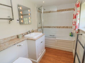 Cottage | Bathroom - New Barn (Salisbury)