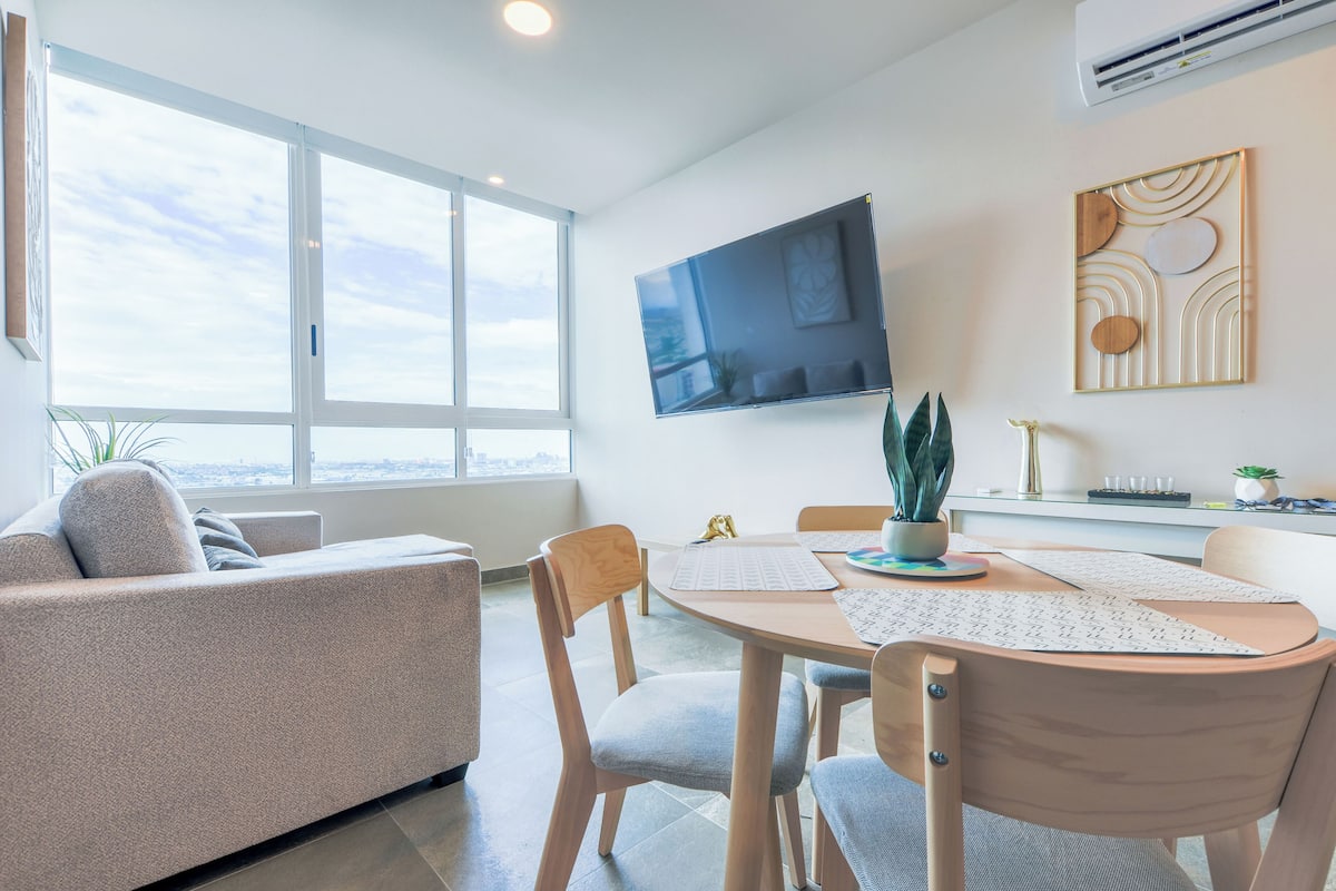 Club Suite, City View | Living area