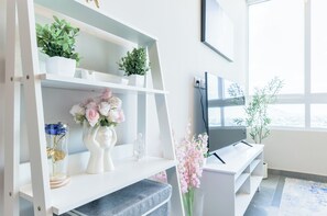 Exclusive Suite, City View | Living area