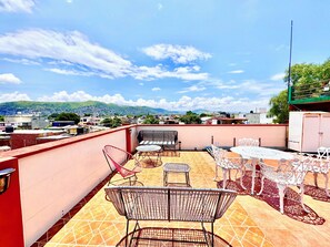 Outdoor dining - FLAT 1/2___500mbps WiFi_desk with monitor/TV__kitchen_top floor (Oaxaca de Juárez)