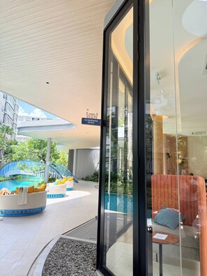 Gemeinsamer Schlafsaal, 1 Schlafzimmer, barrierefrei, Balkon | Pool