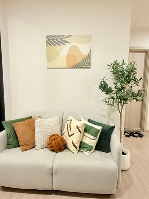 Gemeinsamer Schlafsaal, 1 Schlafzimmer, barrierefrei, Balkon | Wohnzimmer