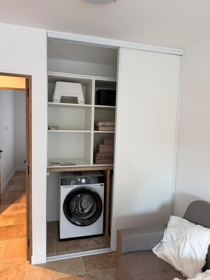 Interior - "Le Nid "Charming rental nestled between the Alpilles and the magnificent Luberon. (Châteaurenard)