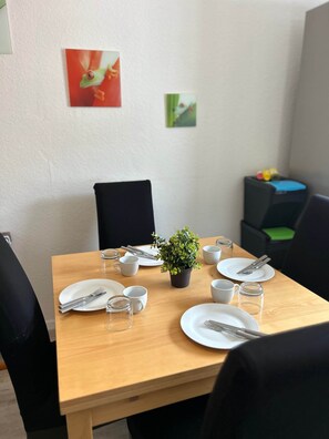 Dining - CityApartment Two MG Stadion Fohlen (Mönchengladbach)