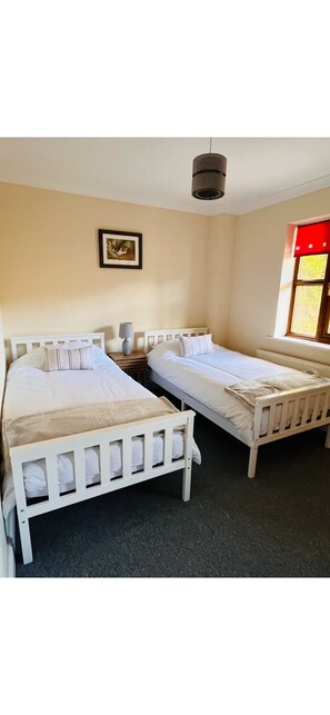 Desk, free WiFi, bed sheets - Canalside Country Retreat (Barbridge Nantwich)