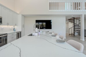 House, Multiple Beds (The Buccaneer) | Private kitchen - The Buccaneer (Fort Myers Beach)