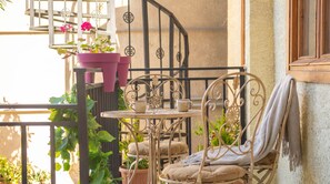 Outdoor dining - Kvl Hotel (Tbilisi)