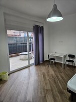 Deluxe Room, City View | Interior