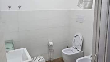 Camera doppia, vista città | Bagno