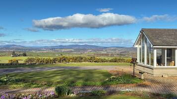 Cottage | Property grounds