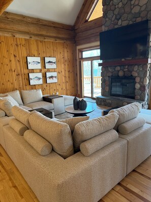 Fernseher, Kamin