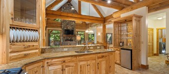 Private 20-Acre Lake Michigan Estate 400’ Bluff Frontage Sauna+HT Sleeps 16!