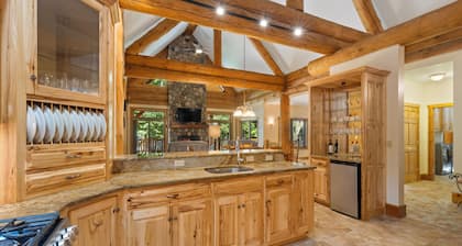 Private 20-Acre Lake Michigan Estate 400’ Bluff Frontage Sauna+HT Sleeps 16!