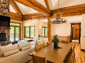 Fernseher, Kamin