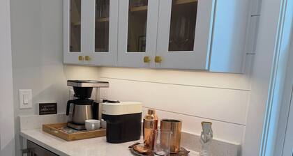 New Rental for 2026 - Oak & Tide: Luxury 4BR + bunk room. BHI Club, Sleeps 12.