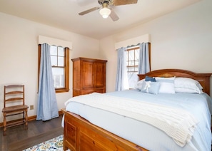 4 bedrooms, iron/ironing board, WiFi, bed sheets